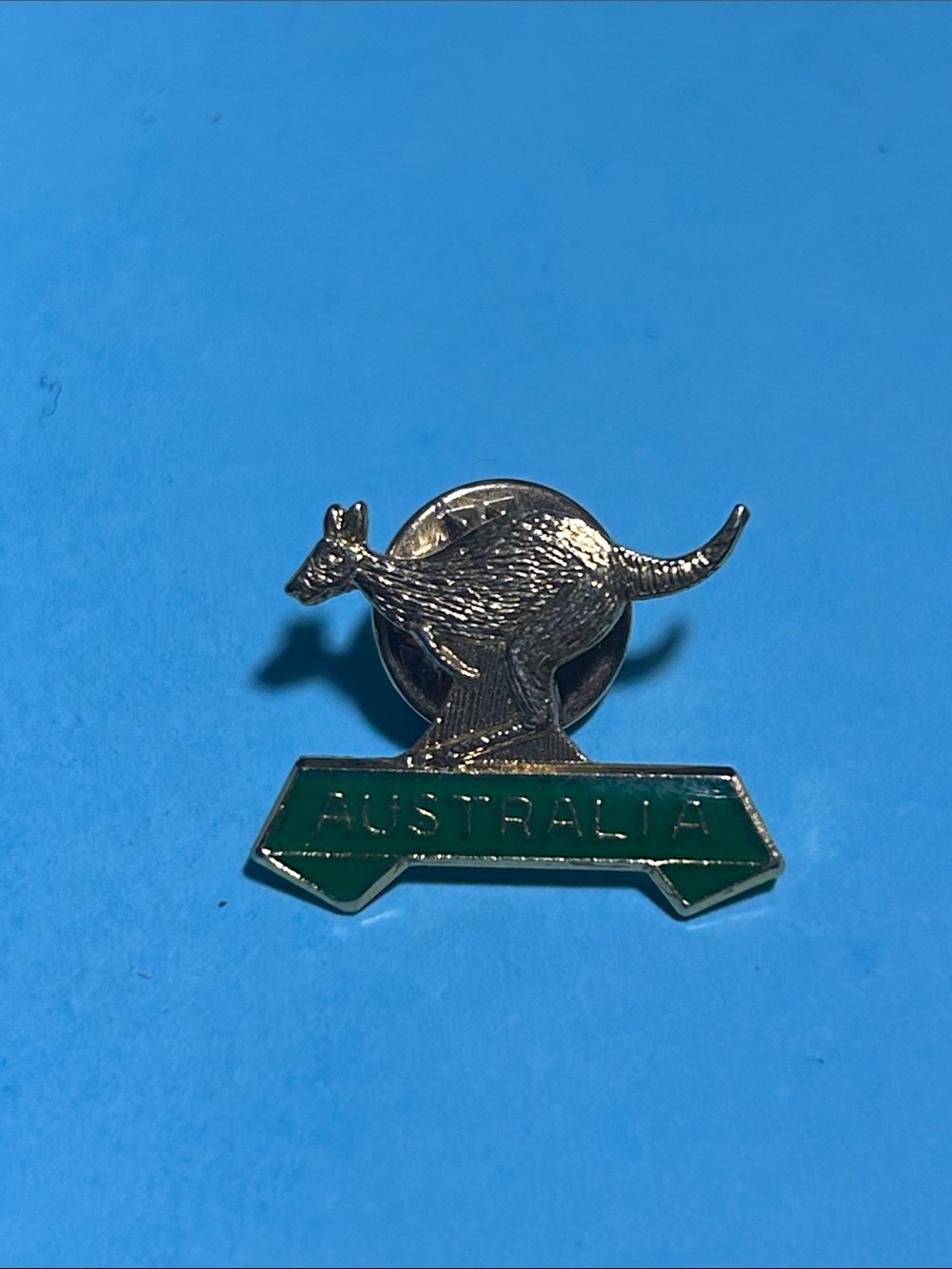 Australia Kangaroo Lapel Pin - Green and Gold ,Souvenir Travel pin